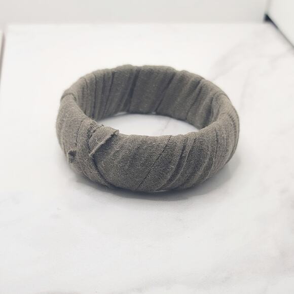 FREE with bundle! Retro 90s style fabric covered bangle bracelet - Picture 2 of 5